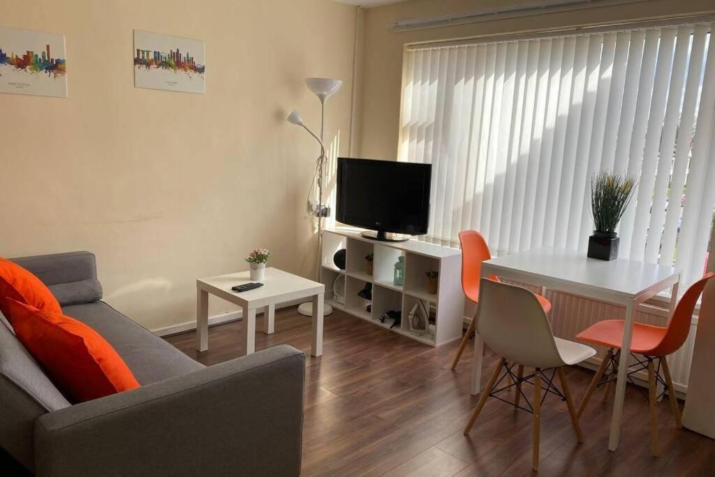 Conveniently Situated 1Bed Apt In Stretford Apartman Manchester Kültér fotó