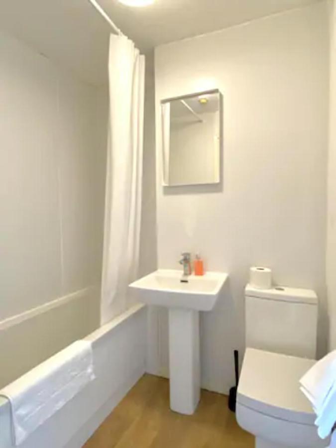 Conveniently Situated 1Bed Apt In Stretford Apartman Manchester Kültér fotó