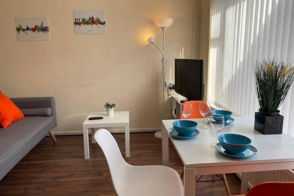 Conveniently Situated 1Bed Apt In Stretford Apartman Manchester Kültér fotó